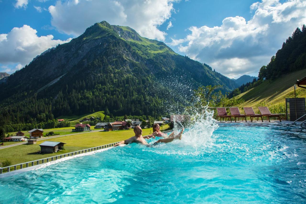 Der Kleinwalsertaler Rosenhof Hotel Mittelberg Bagian luar foto