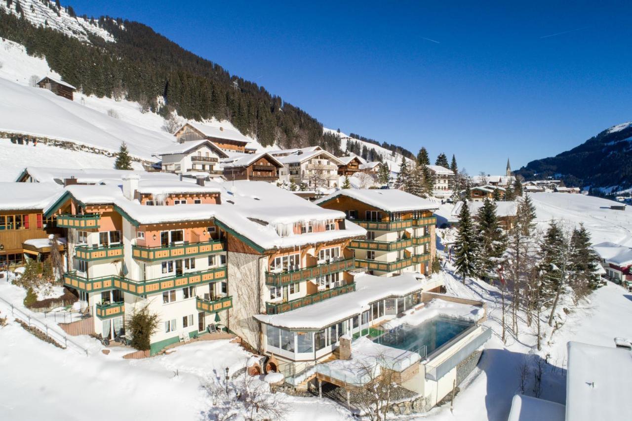 Der Kleinwalsertaler Rosenhof Hotel Mittelberg Bagian luar foto