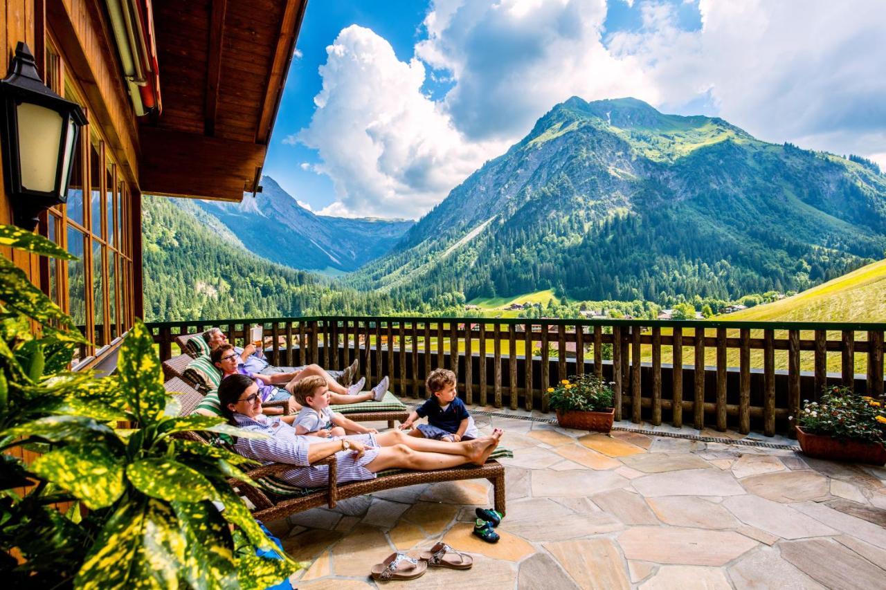 Der Kleinwalsertaler Rosenhof Hotel Mittelberg Bagian luar foto